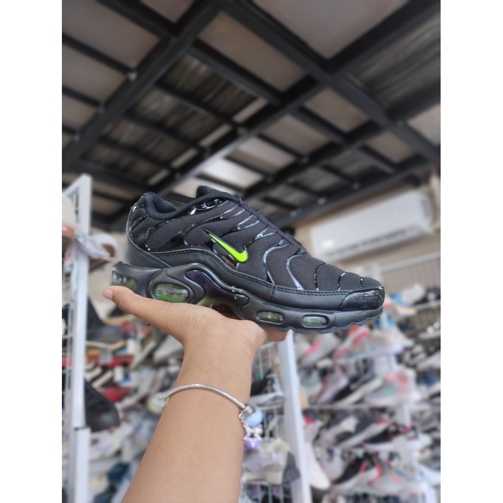 Air max plus night ops best sale