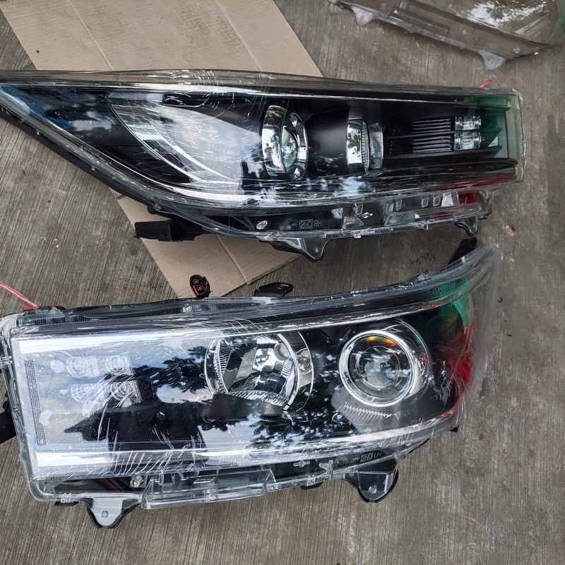 Jual promo spesial meledak Headlamp Lampu Depan Toyota Innova Reborn ...
