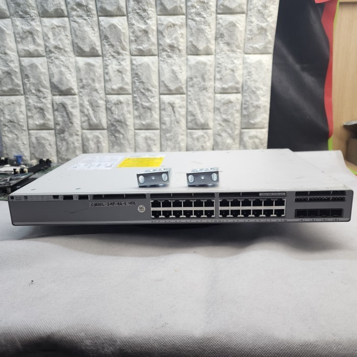 Jual Cisco C9200L C9200L-24P-4G-E Catalyst 9200 Series Switch + Smart ...
