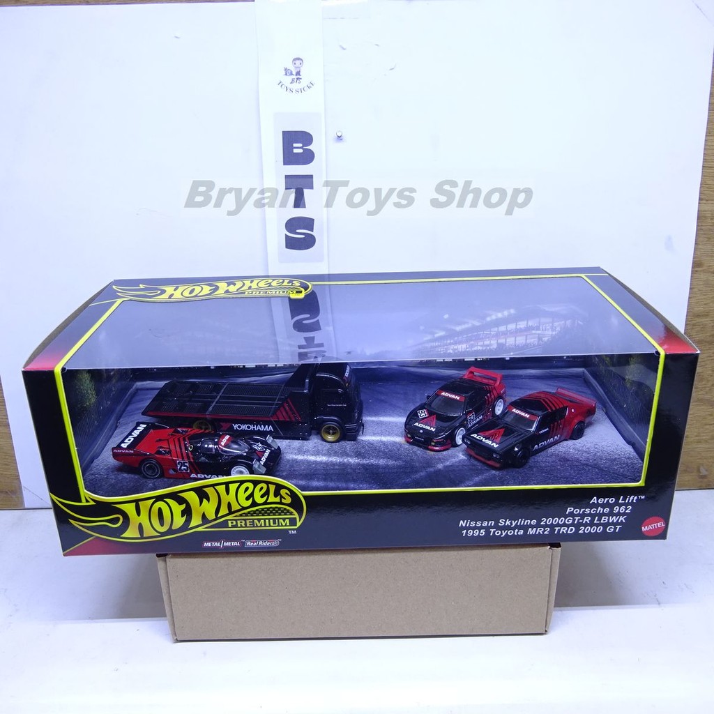 Set Collector Hot Wheels Premium 2025 - Advan MR2, TRD 2000GT-R LBWK, Porsche 962, Diorama