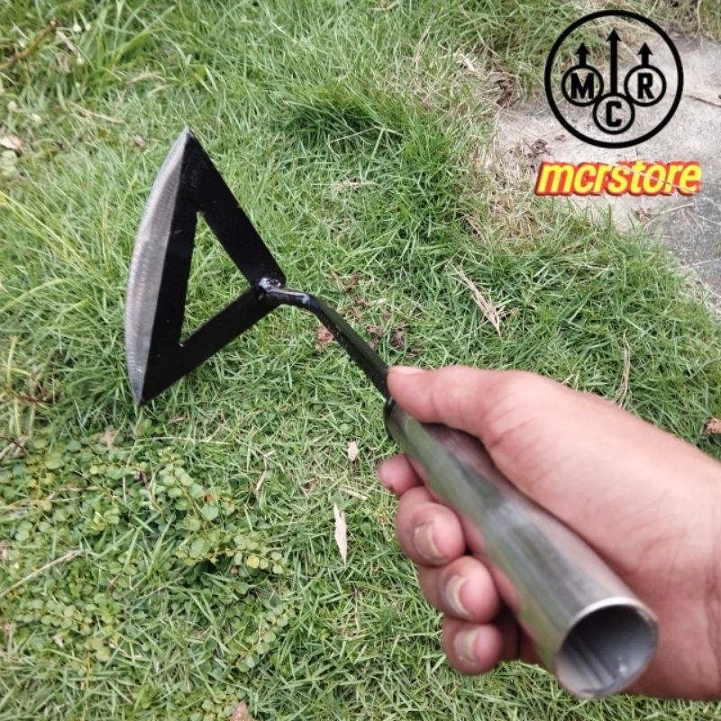 Jual Cangkul rumput lubang tengah gagang pipa besi bahan kuat dan tahan ...
