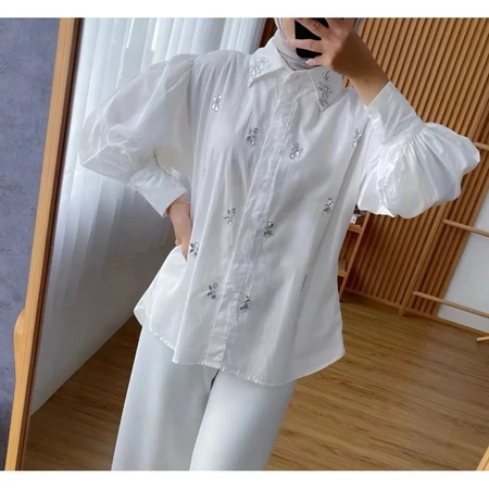 Rosy Petal Top Warna Putih