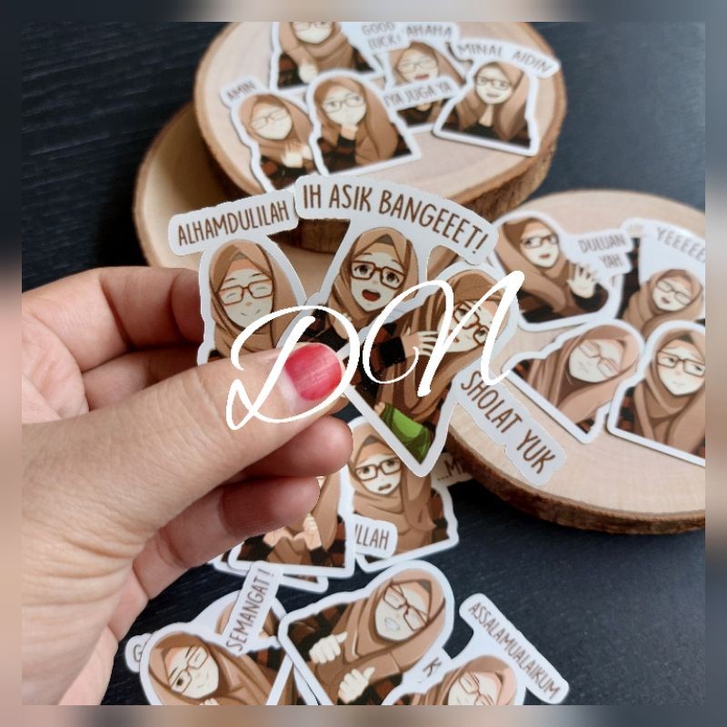 Jual STIKER MUSLIMAH COKLAT STICKER GLOSSY KARAKTER HIJAB MUSLIMAH ...