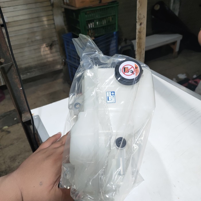 Jual Tabung Air Radiator Toyota Hiace Premio Terbaru Hiace Premio ...