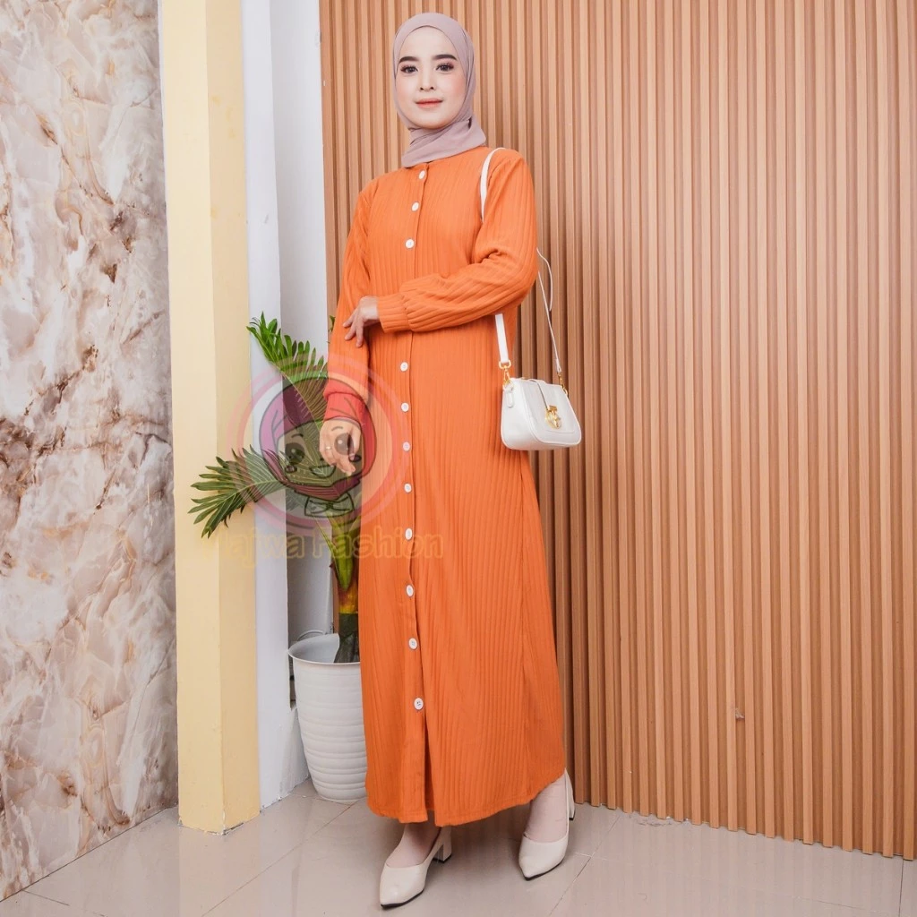 Tammy Long Dress Wanita Muslim tampilan full body