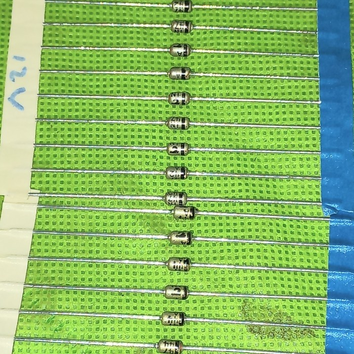 Jual dioda zener 12V ORIGINAL ON SEMI 1W IN4742 diode 12 V 12V 1N4742 ...