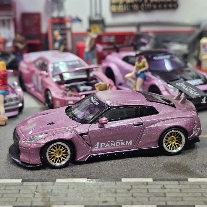 Jual Mini GT Pandem Nissan GT R Passion Pink TSM 123 lb 35GT R35 lbwk ...