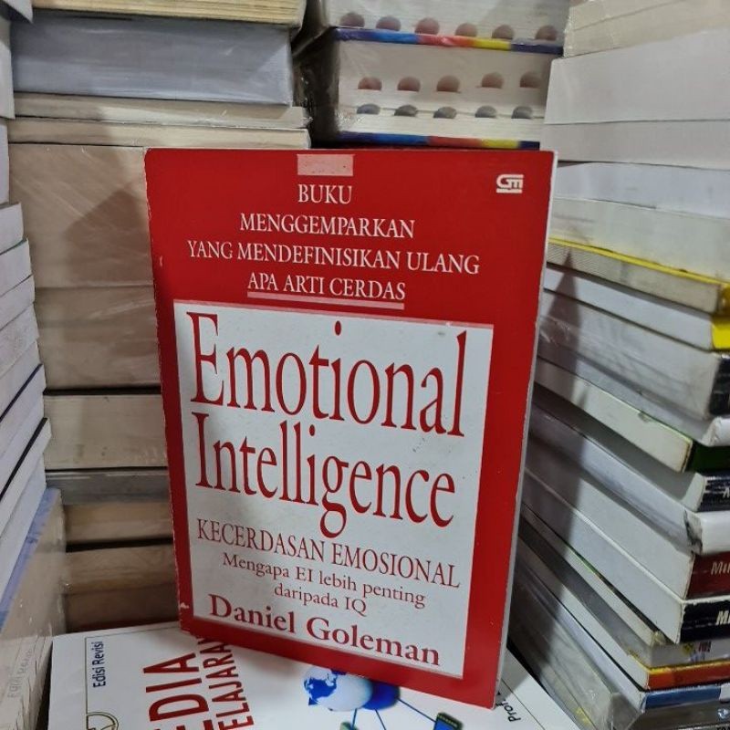 Jual Emotional Intelligence kecerdasan emosional by Daniel Goleman ...