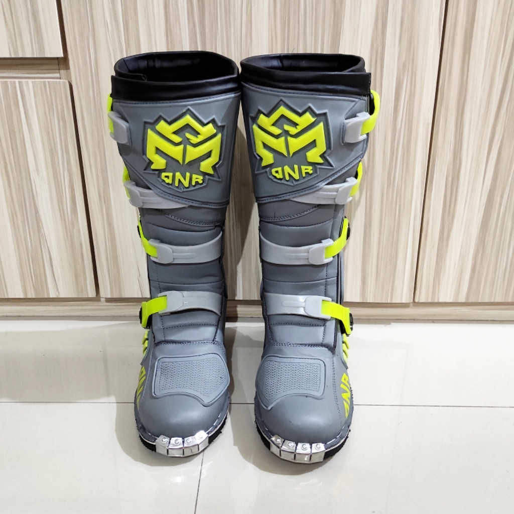 Jual QNR - SEPATU CROSS QNR ORIGINAL PRODUK NEW TRAIL GREY FLOU SEPATU ...