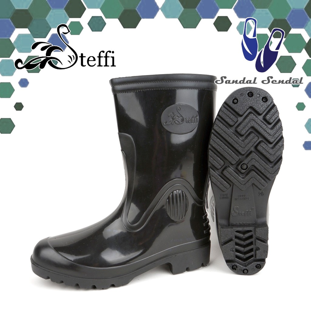 Jual Sepatu Boot Pendek Steffi Boots SHORT Hitam Karet Lentur Anti slip ...