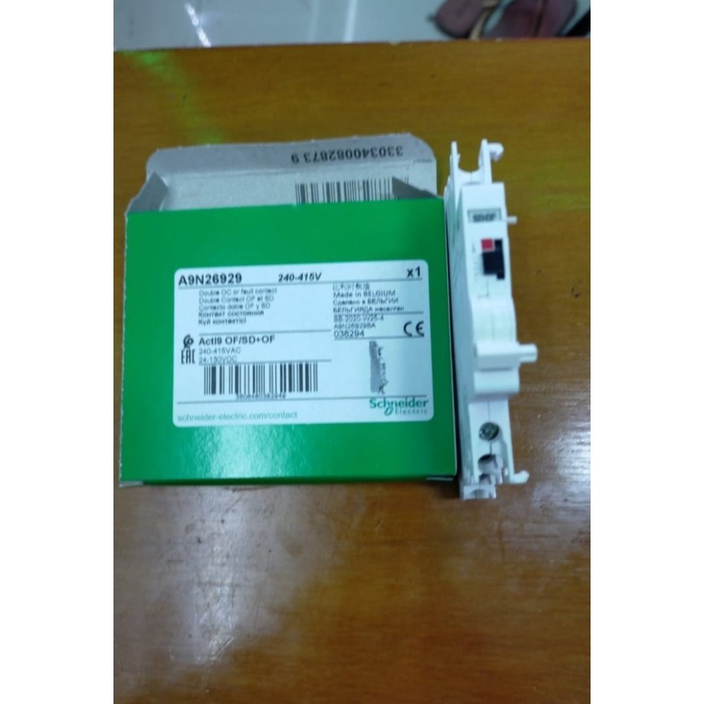 Schneider Electric A9A26929 Hilfsschalter Fehlermeldeschalter/Hilfsschalter iOF/SD OF, 2 Wechsler