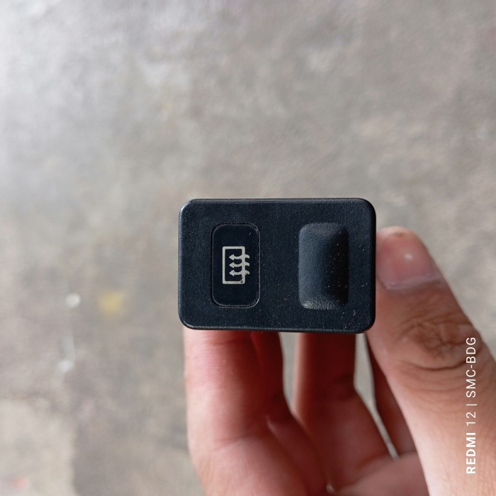 Jual switch tombol saklar defoger pemanas kaca belakang Timor ori ...