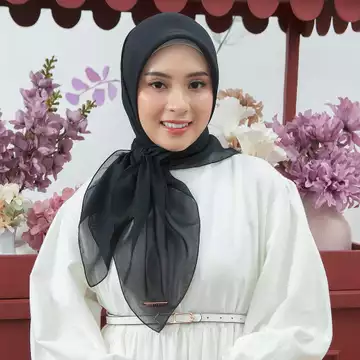 Lozy Hijab Bianca Paris Voal Square Lozy X Bianca Kartika (Hijab Segiempat Bahan Paris Voal)