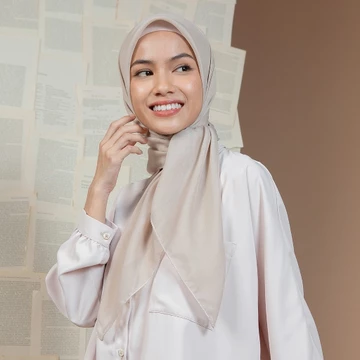 Lozy Hijab Plain Paris Lozy X Lesti (Hijab Segiempat Paris Japan Jahit Luar Timbul)