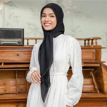 Lozy Hijab Plain Paris Lozy X Lesti (Hijab Segiempat Paris Japan Jahit Luar Timbul)