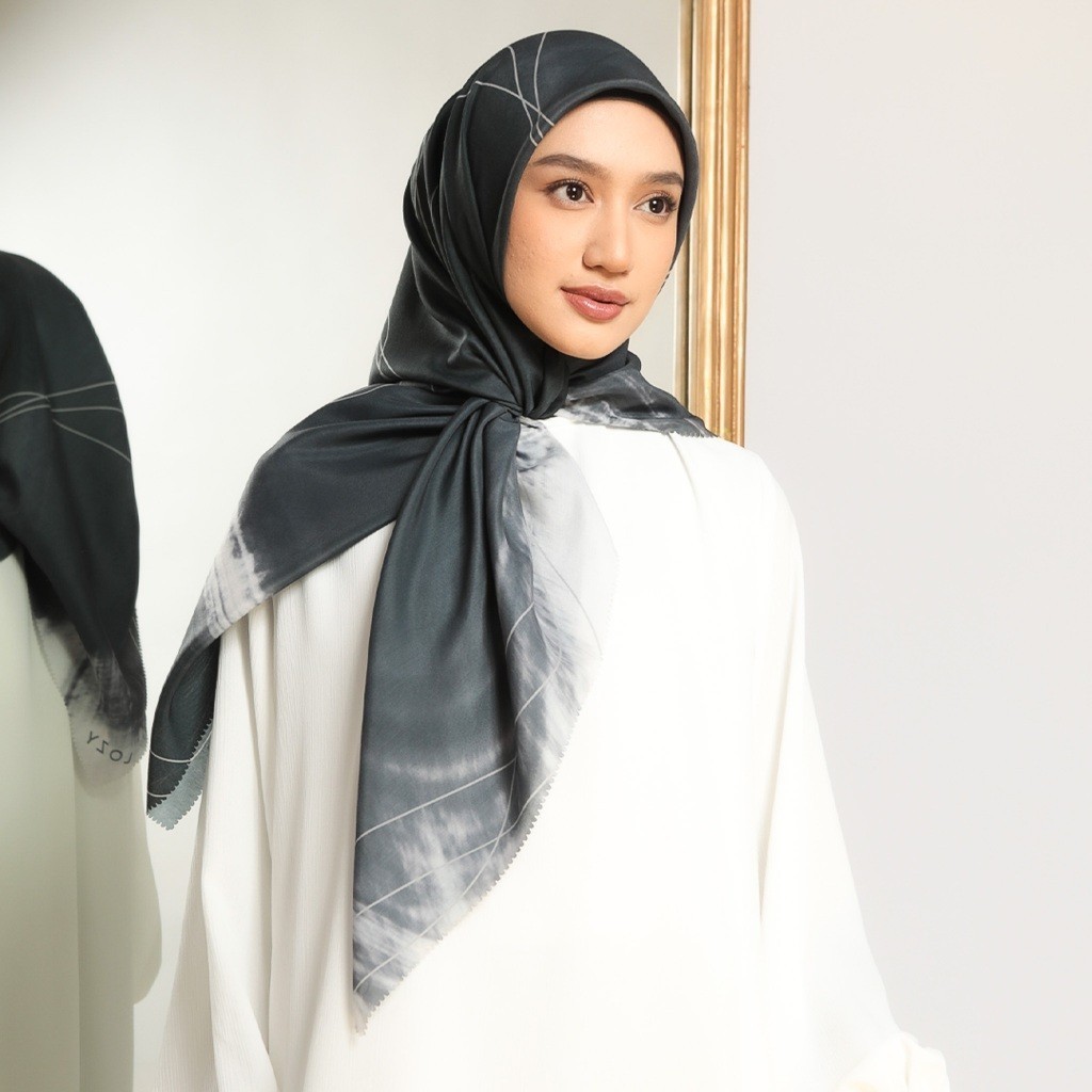Lozy Hijab Aurel Scarf Exclusive Pattern (Hijab Square Segiempat Motif)
