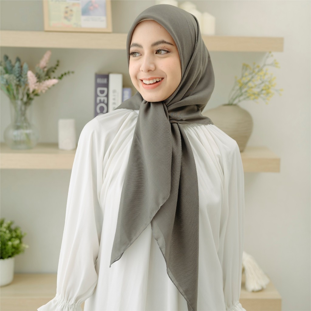 Lozy Hijab Theya Voal Square (Hijab Segiempat Bahan Voal Premium)