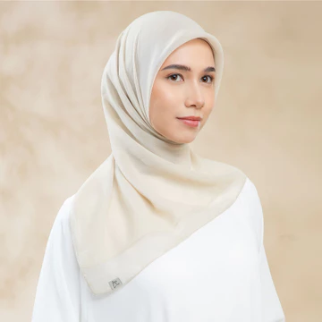 Lozy Hijab Plain Paris Lozy X Lesti (Hijab Segiempat Paris Japan Jahit Luar Timbul)