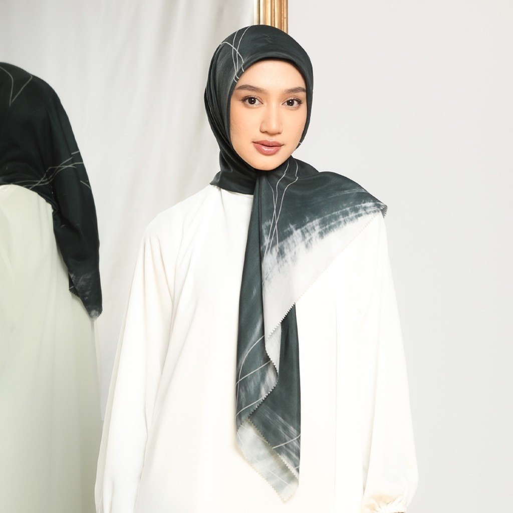 Lozy Hijab Aurel Scarf Exclusive Pattern (Hijab Square Segiempat Motif)
