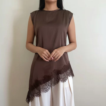 Billa Inner Satin Lace Sleeveless Layering Lace Top Renda