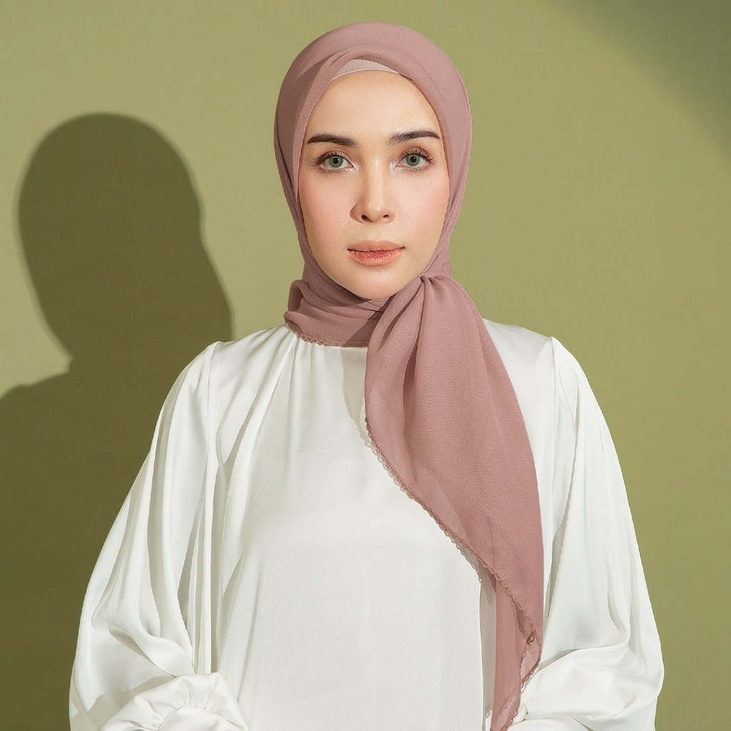 Lozy Hijab Paris Embroidery Signature Square Lozy X Hamidah (Hijab Segiempat Bahan Paris Japan Premium)