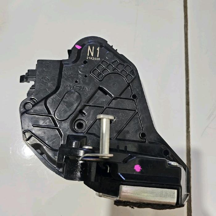 Jual BARU door lock innova reborn original - depan kiri ASLI | Shopee ...