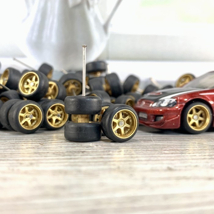 Jual BAN KARET VELG MODEL VOLK RAYS TE37 6 SPOKE GOLD HOT WHEELS 1/64 ...