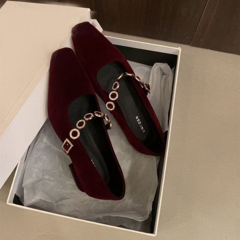Jual Sepatu wanita bertumit rendah velvet merah berlian | Shopee Indonesia