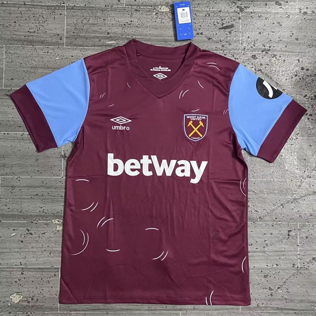 Camiseta West Ham rojo 2023-2024 posterior
