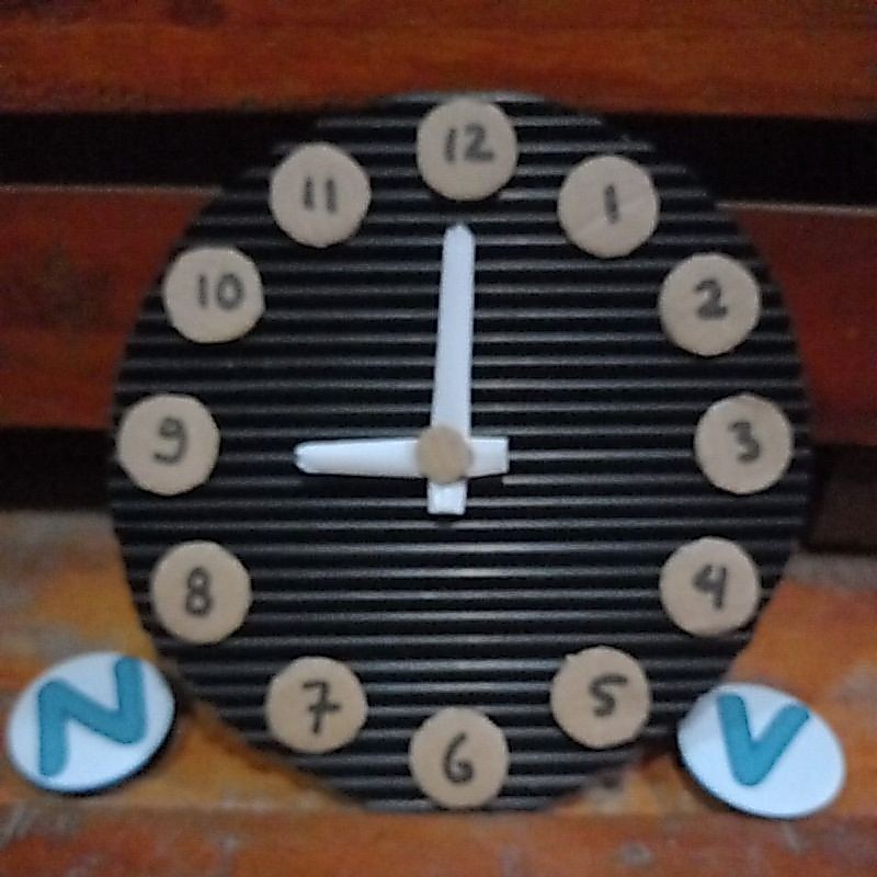 prakarya dari limbah sampah sedotan kardus pajangan home decor jam mainan edukasi dari barang bekas