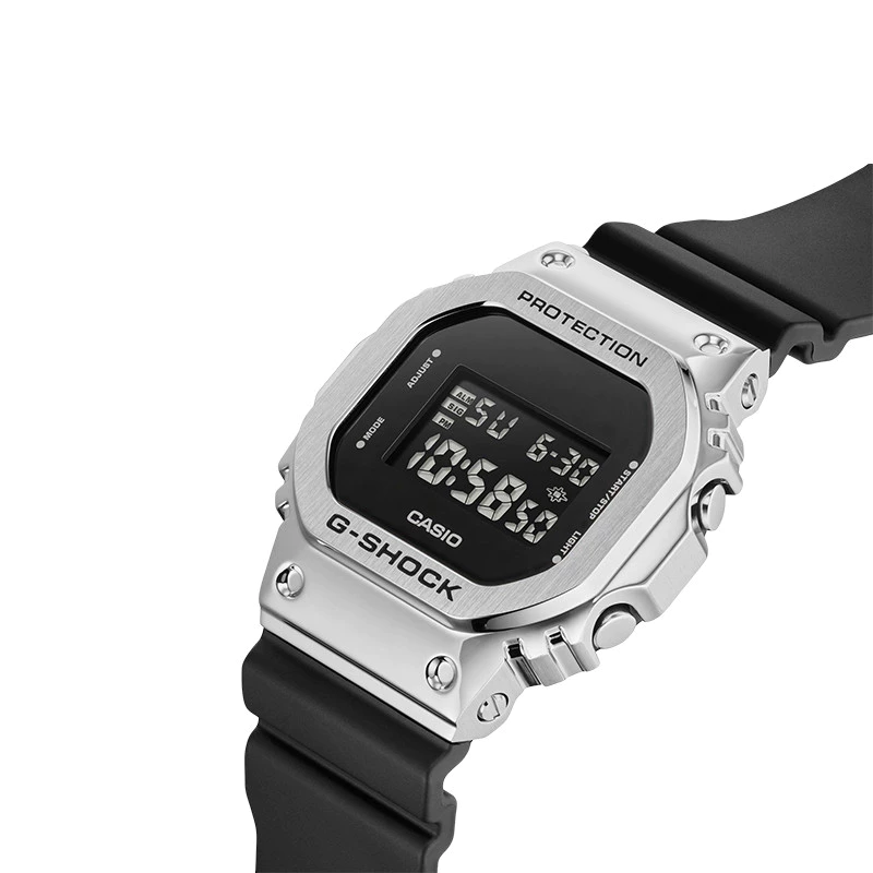 Jam Tangan Pria G-Shock GM-5600U-1DR Digital Silver