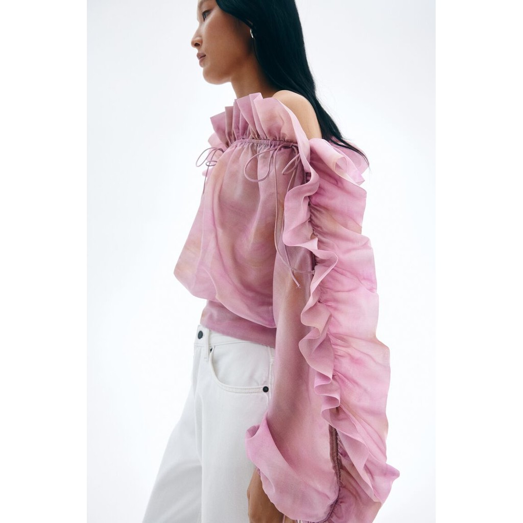 Jual H&M Wanita Blus Satu Bahu Dengan Aksen Ruffle 1316144 | Shopee ...