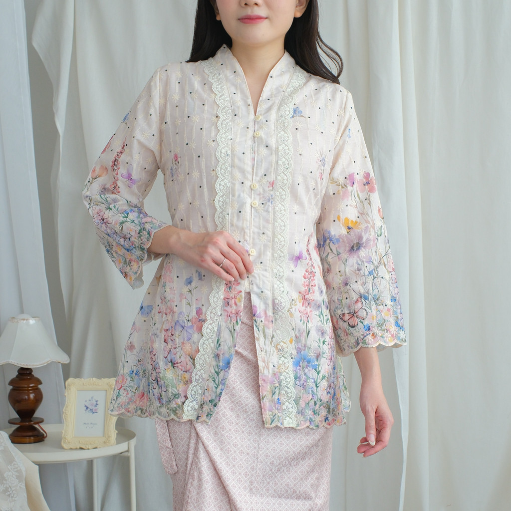 KANON - Malika Kebaya Blouse - Blouse kebaya modern motif…
