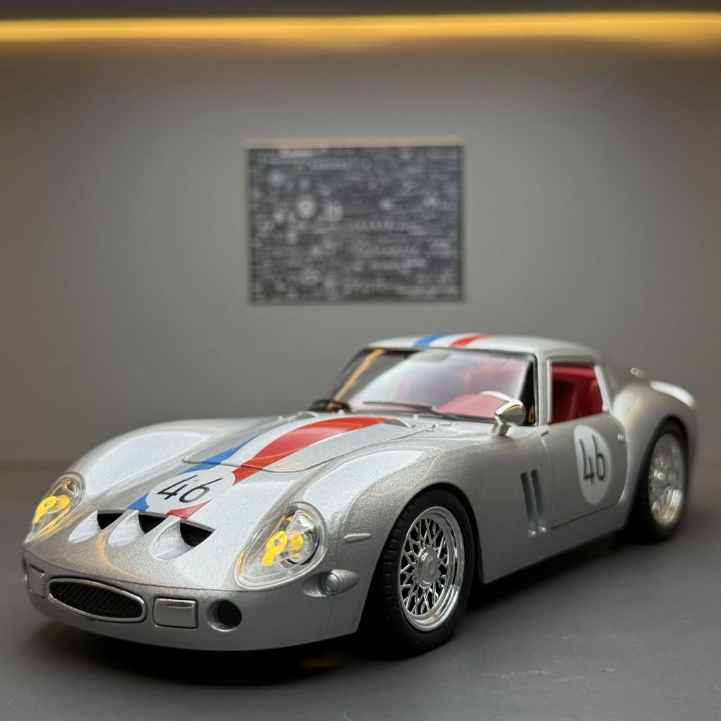 (R348) Diecast Clasic Car Ferari 250 GTO 1962 scala 1:24 & 1:32 + Light Sound koleksi Pajangan
