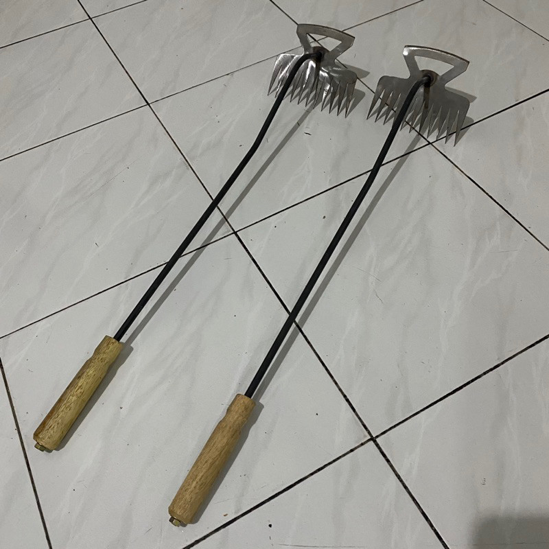 Jual Alat Garuk Pencabut rumput liar Gulma 11 Garpu - Cangkul Besi ...