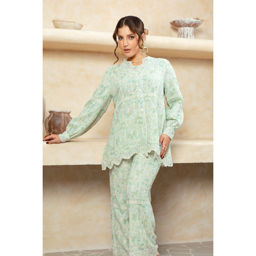 Jual Minimal x Tasya Farasya - Raudah - Blus Embroidery Print - Green ...