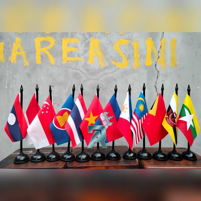 Jual GIFTEMPIRE Bendera Meja Merah Putih dan Semua Negara Tiang Kayu ...