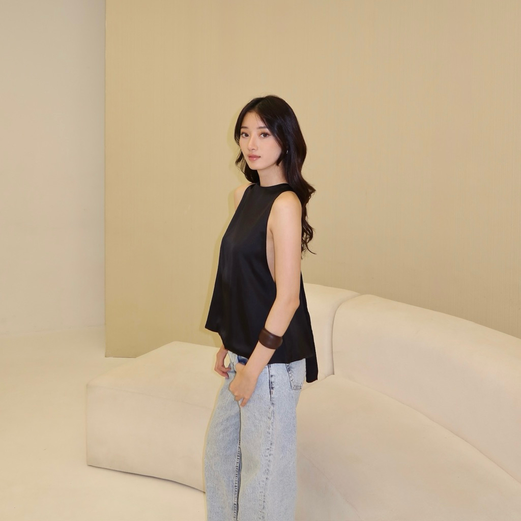 Jual PETTLE - Naya Top | Backless Satin Haterneck Blouse | Shopee Indonesia