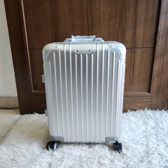 Jual Koper Rimowa LVMH 20 Inch Cabin Silver Hitam Gold | Shopee Indonesia