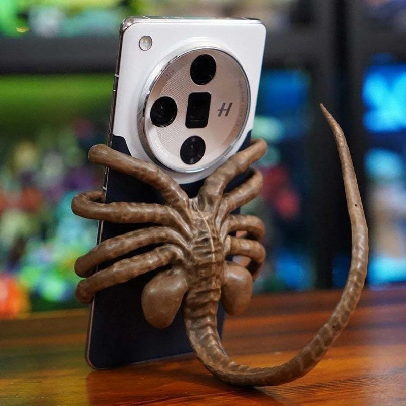Jual Alien Xenomorph Mobile Phone Holder Funny Facehugger Figurine ...