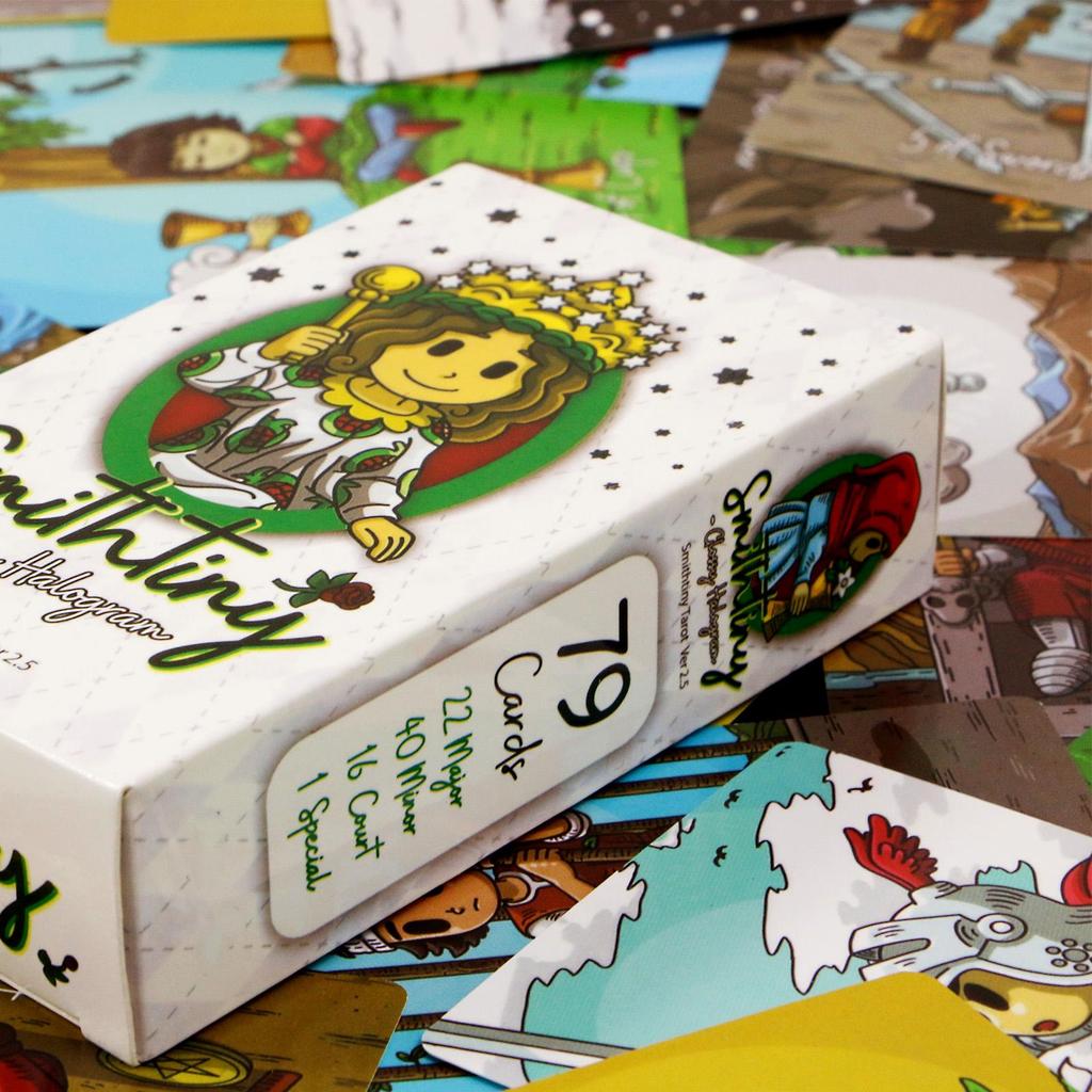 SmithTiny Tarot Deck V2.5 – 79 Cartas De Tarot Ilustradas – Dibujos Animados Y Estilo Kawaii – Incluye Guía En Español – Tamaño Estándar – Para Principiantes Y Coleccionistas