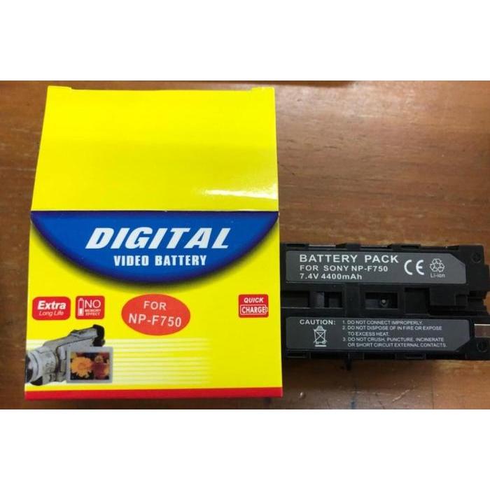 Blumax   Batterie Type Sony NP F750 à 4000 MAh   Avec Chargeur   Compatible Avec Sony NP F750/NP F550/NP F970/NP F990 2 Batteries (4000 MAh) + Chargeur Slim Dual